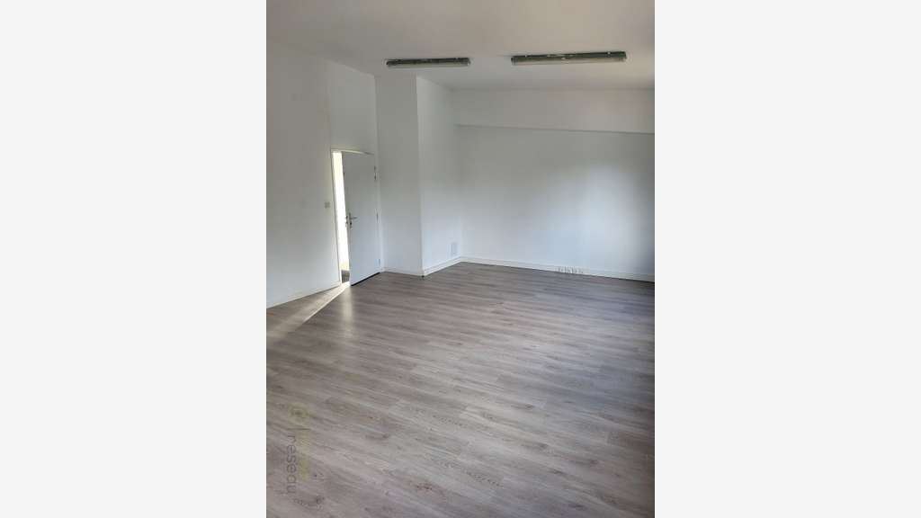 Location bureau lumineux 36m² à Mios accès facile