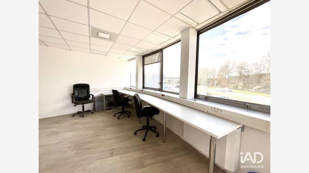 A louer bureaux R+1 ZA les Echets Miribel A46