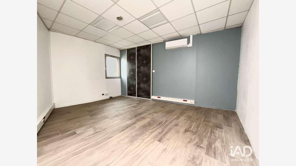 A louer bureaux R+1 ZA les Echets Miribel A46