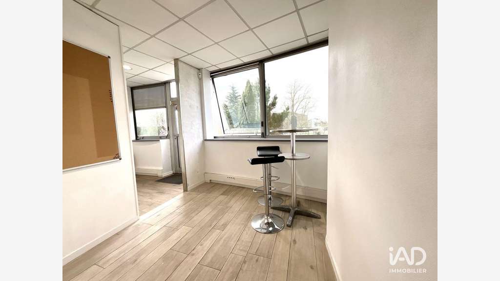 A louer bureaux R+1 ZA les Echets Miribel A46