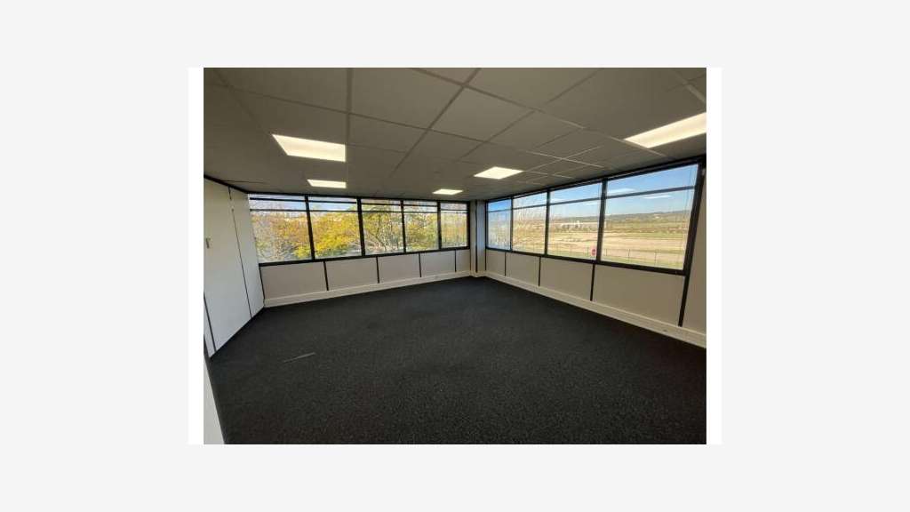 A louer bureaux 365m² à Monfavet Agroparc