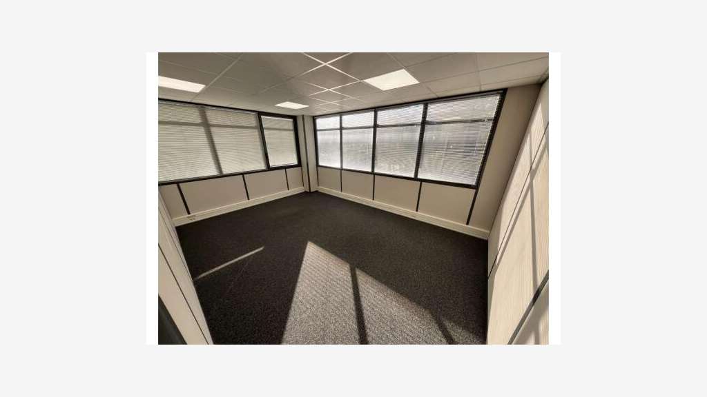 A louer bureaux 365m² à Monfavet Agroparc