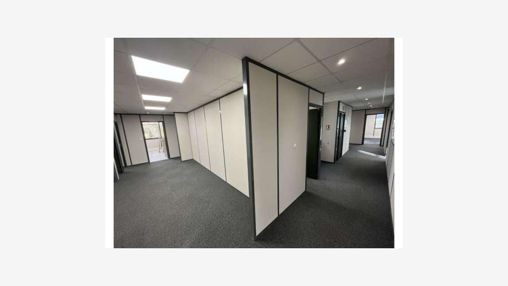 A louer bureaux 365m² à Monfavet Agroparc