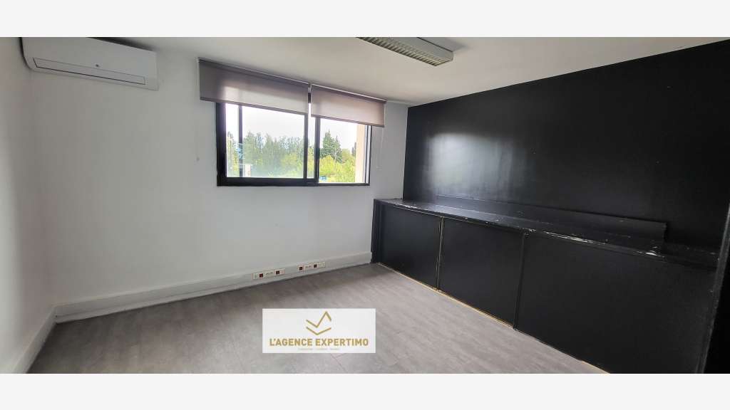 LOCATION BUREAUX 117 M² MONTEUX