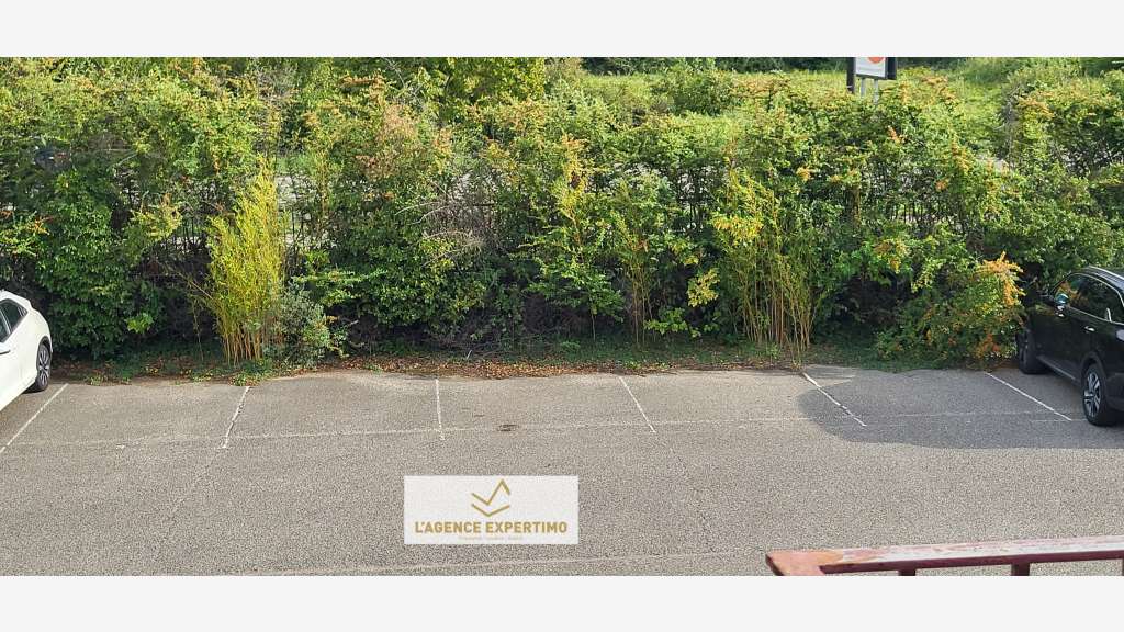 LOCATION BUREAUX 117 M² MONTEUX