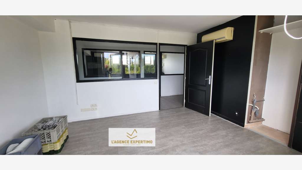LOCATION BUREAUX 117 M² MONTEUX