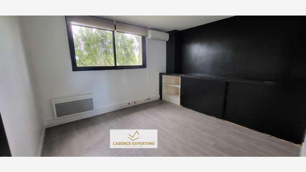 LOCATION BUREAUX 117 M² MONTEUX