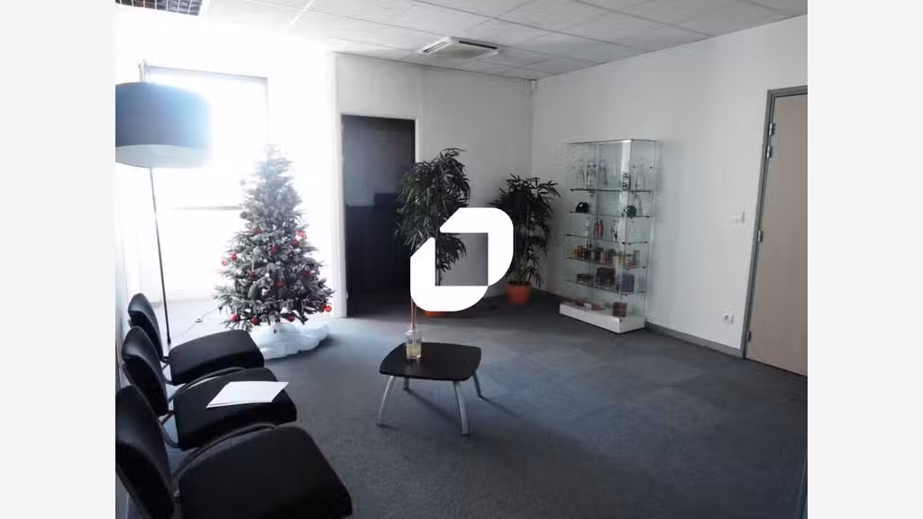 A louer Bureaux 554m² Montevrain
