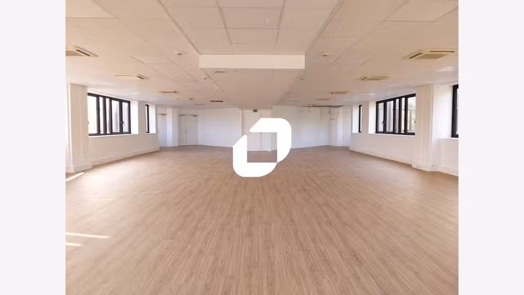 A louer Bureaux 260m² Montigny le bretonneux