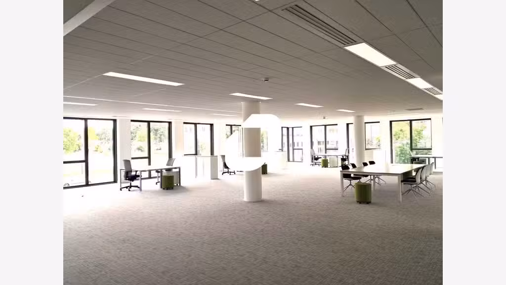 A louer Bureaux 1405m² Montigny le bretonneux