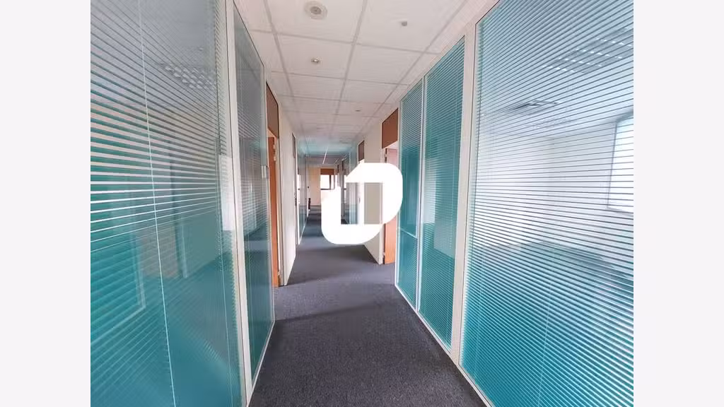 A louer Bureaux 1254m² Montigny le bretonneux