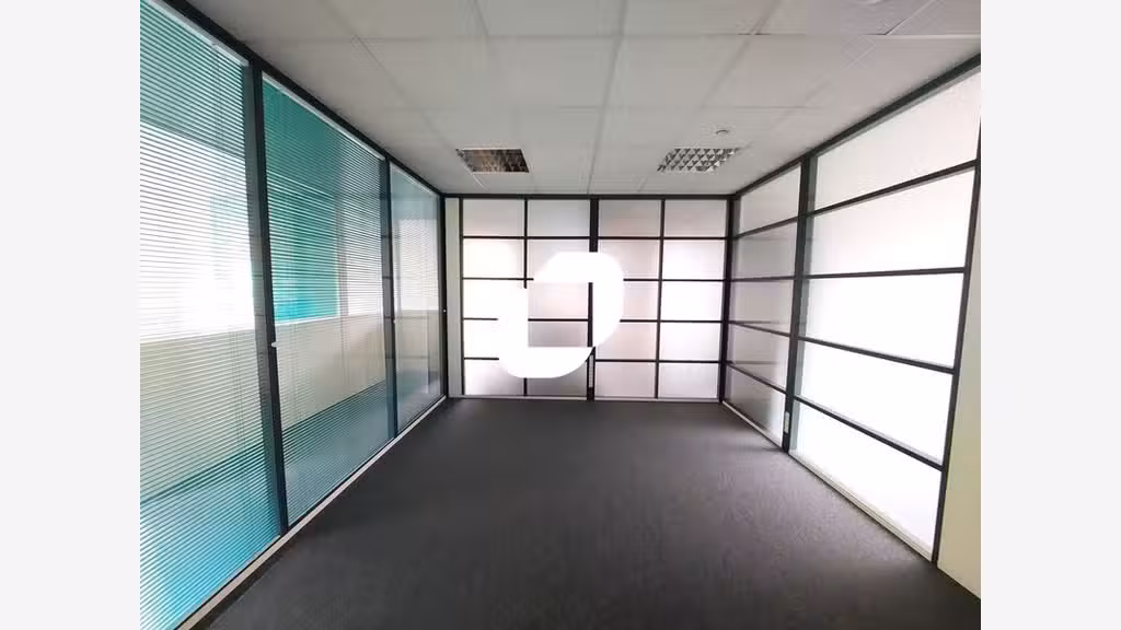 A louer Bureaux 1254m² Montigny le bretonneux