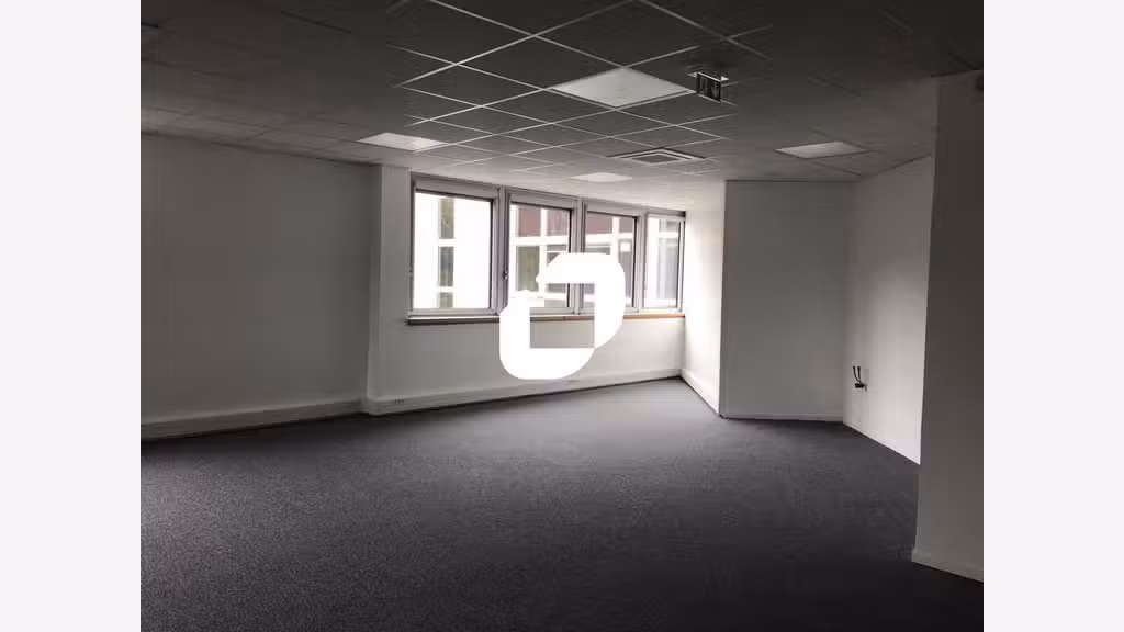 A louer Bureaux 606m² Montigny le bretonneux