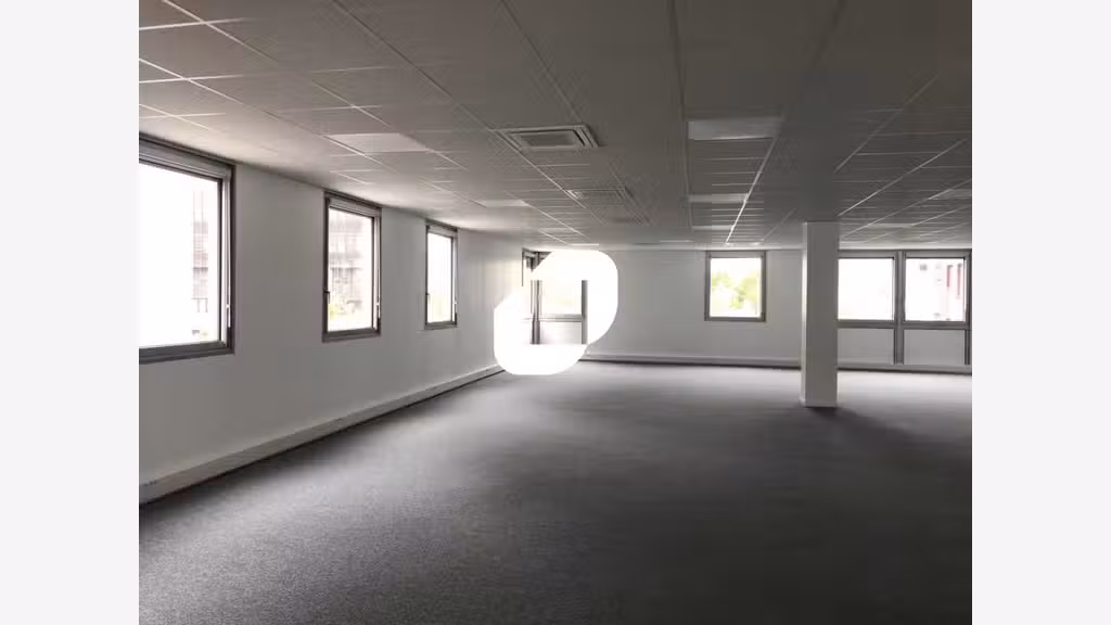 A louer Bureaux 606m² Montigny le bretonneux