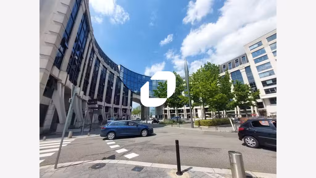 A louer Bureaux 1865m² Montigny le bretonneux