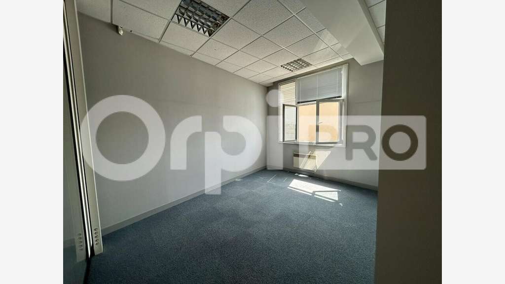 Bureau de 217m² à louer en centre cial à Montluçon