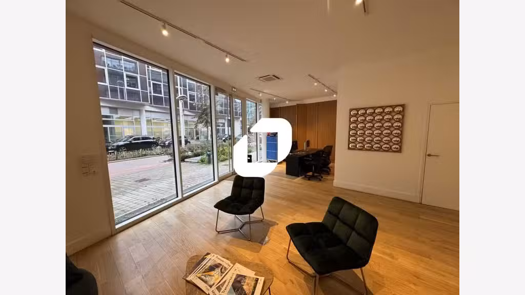 A louer Bureaux 242m² Montrouge