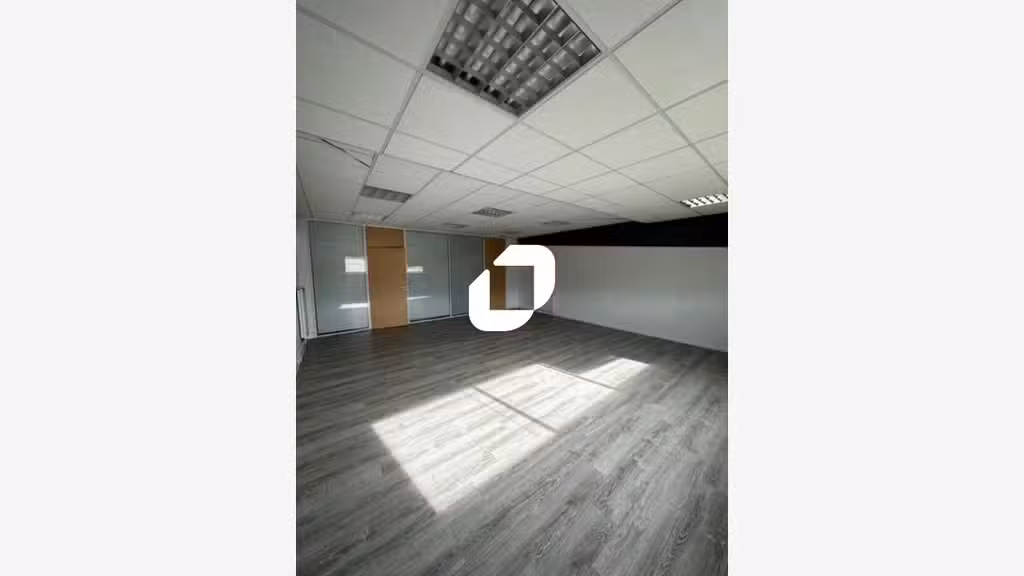 A louer Bureaux 98m² Morainvilliers