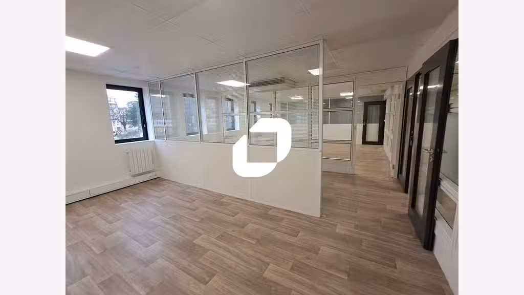 A louer Bureaux 251m² Nanterre