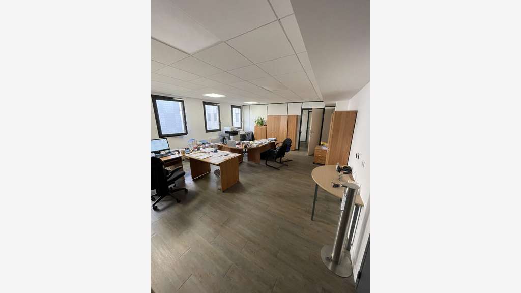 A louer bureaux de 69m² en 1er étage à Nanterre