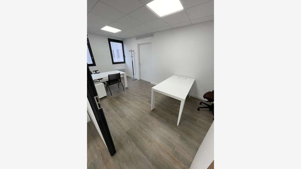 A louer bureaux 69m² R+1 Av Clemenceau à Nanterre