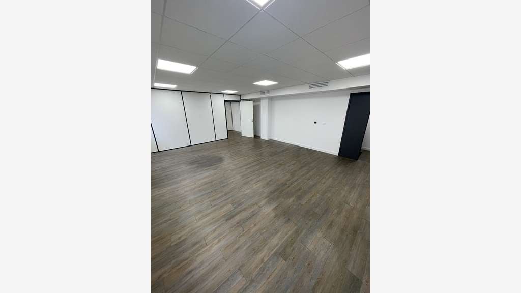 A louer bureaux 69m² R+1 Av Clemenceau à Nanterre