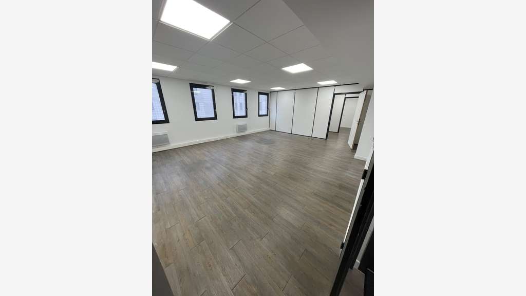 A louer bureaux 69m² R+1 Av Clemenceau à Nanterre