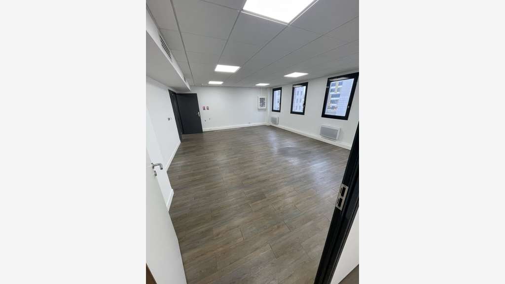 A louer bureaux 69m² R+1 Av Clemenceau à Nanterre