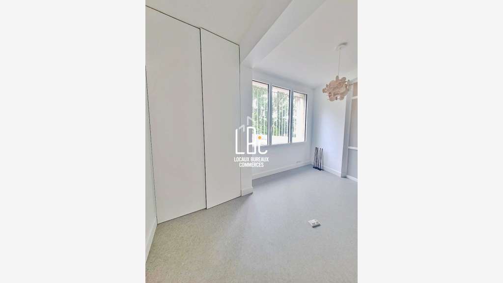 A louer bureaux 12m² R+1 à Nantes boulevard Ingres
