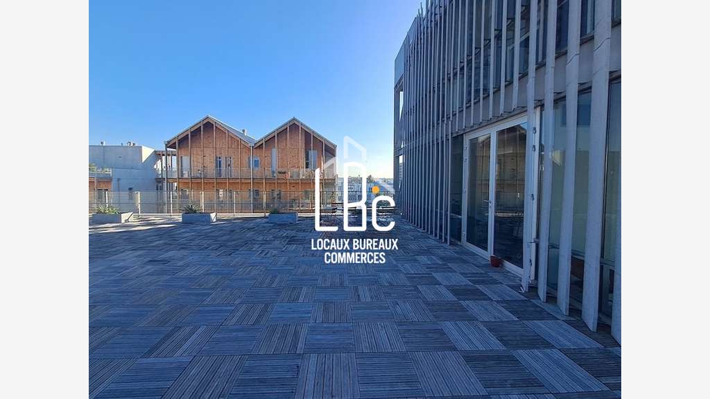 A louer bureau de 295m² avec terrasse à Nantes 