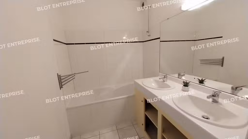 À LOUER - BUREAUX - 74 M² - NANTES