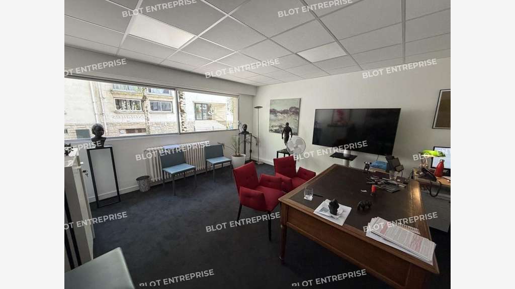 A LOUER - BUREAU 184 M² - HAUTS PAVES