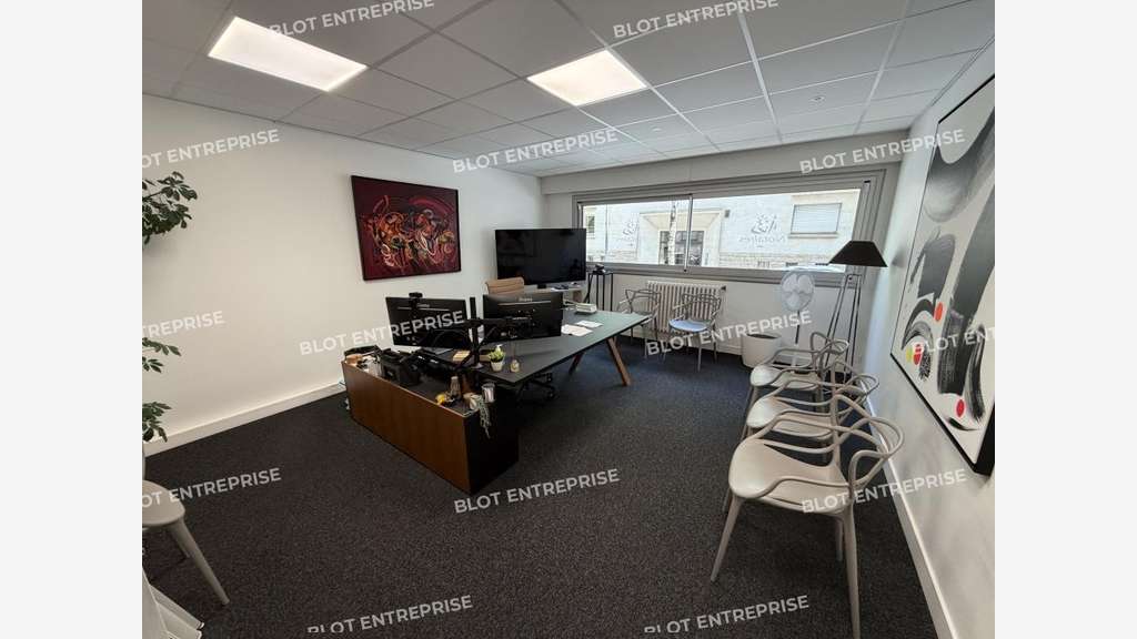 A LOUER - BUREAU 184 M² - HAUTS PAVES