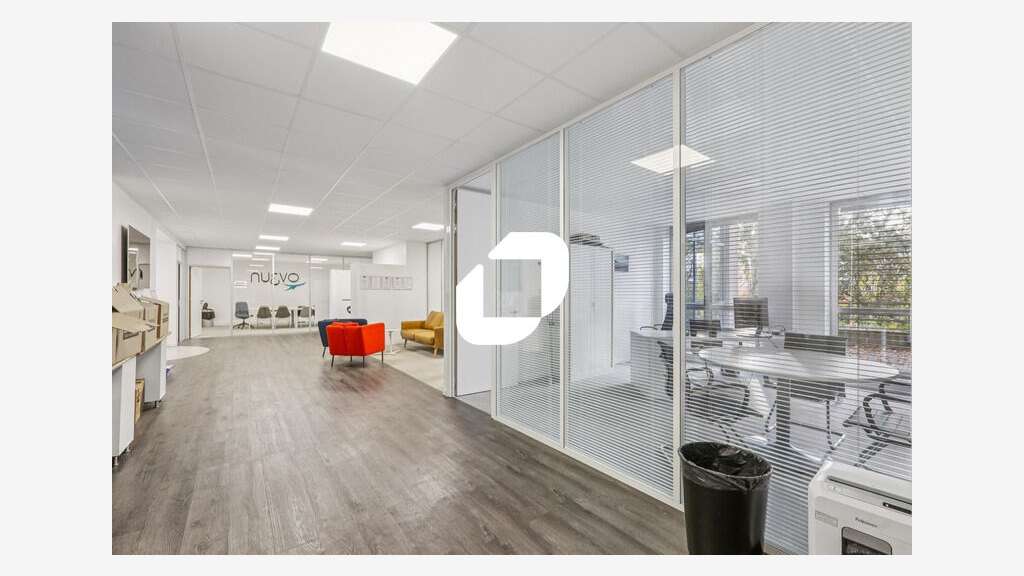 A louer Bureaux 927m² Neuilly plaisance
