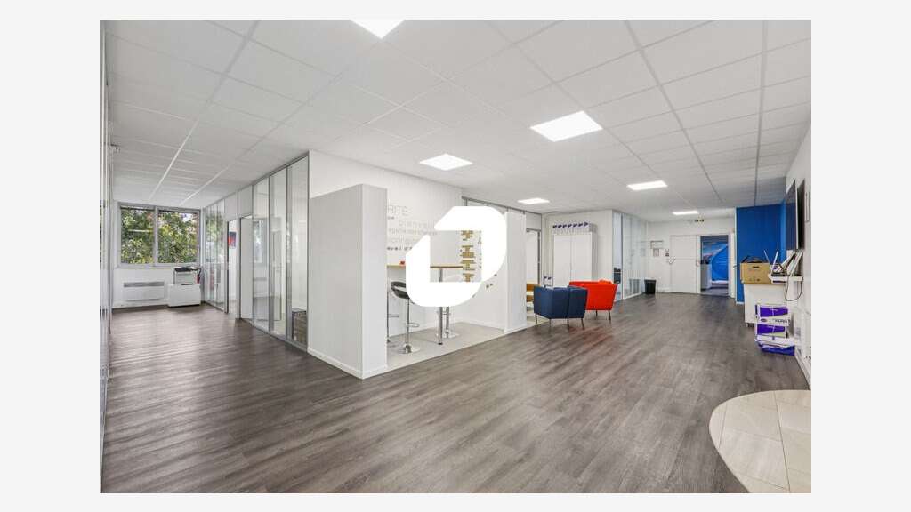A louer Bureaux 927m² Neuilly plaisance