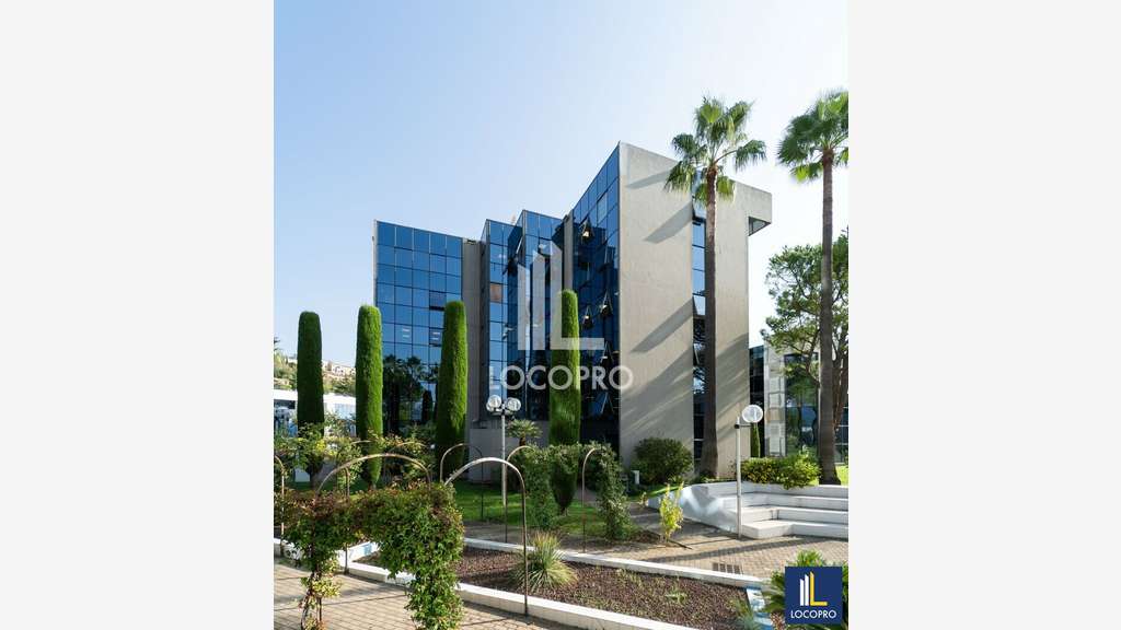 Loue bureaux de 927m² divisibles à Nice La plaine