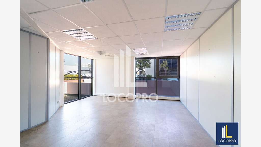 Loue bureaux de 927m² divisibles à Nice La plaine