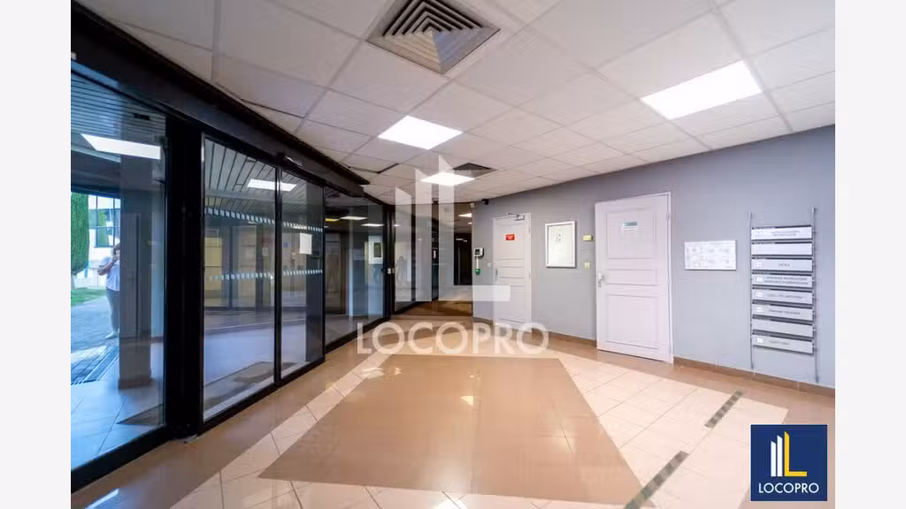 Loue bureaux de 927m² divisibles à Nice La plaine