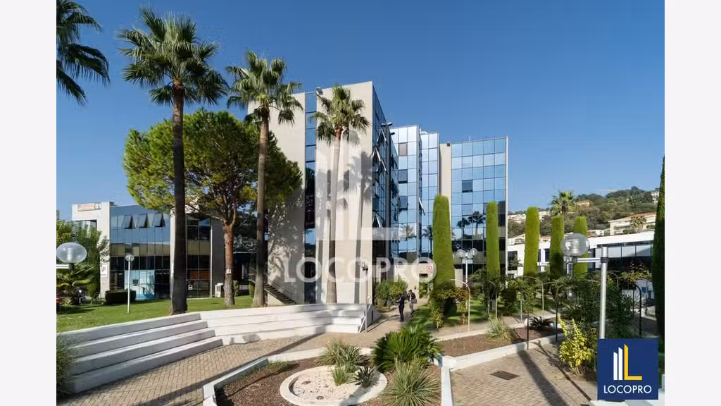 Loue bureaux de 927m² divisibles à Nice La plaine