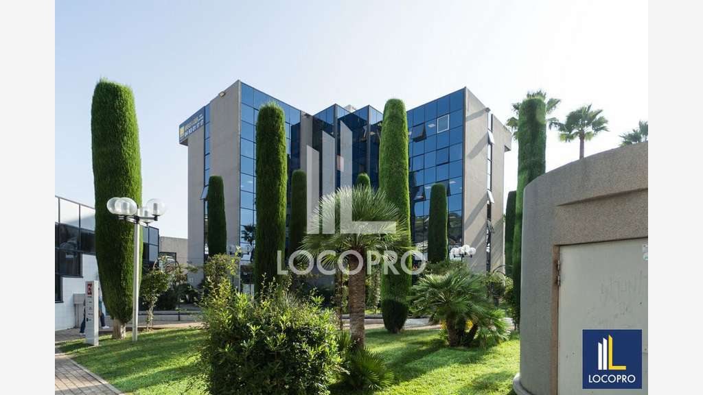 Loue bureaux de 927m² divisibles à Nice La plaine