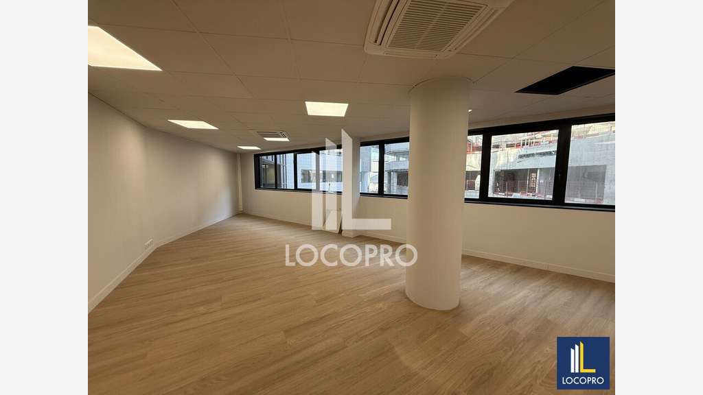 Location bureau rénové 66m² R+1 Le Phare à Nice