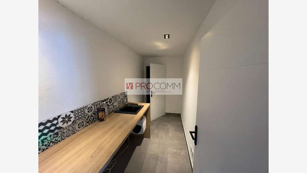 Ensemble de bureaux 50m² à louer à Nîmes