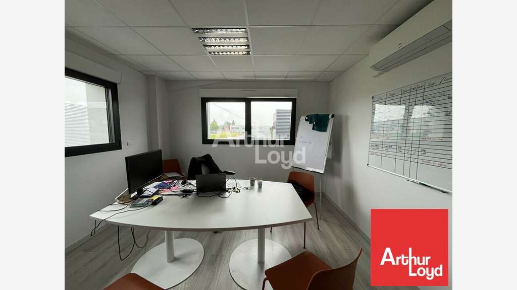 A louer bureaux de 100m² à Niort av de Paris