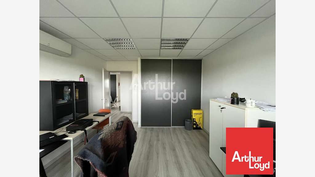 A louer bureaux de 100m² à Niort av de Paris