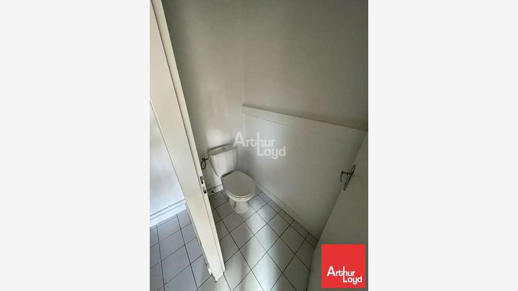 A louer bureaux de 109m² à Niort av de Paris