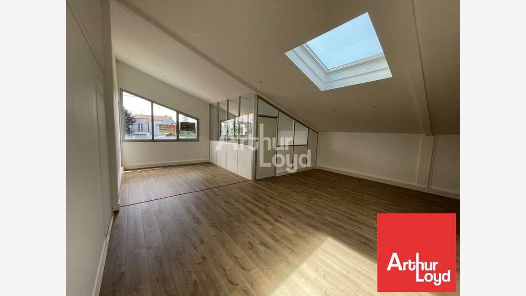 A louer bureaux de 109m² à Niort av de Paris