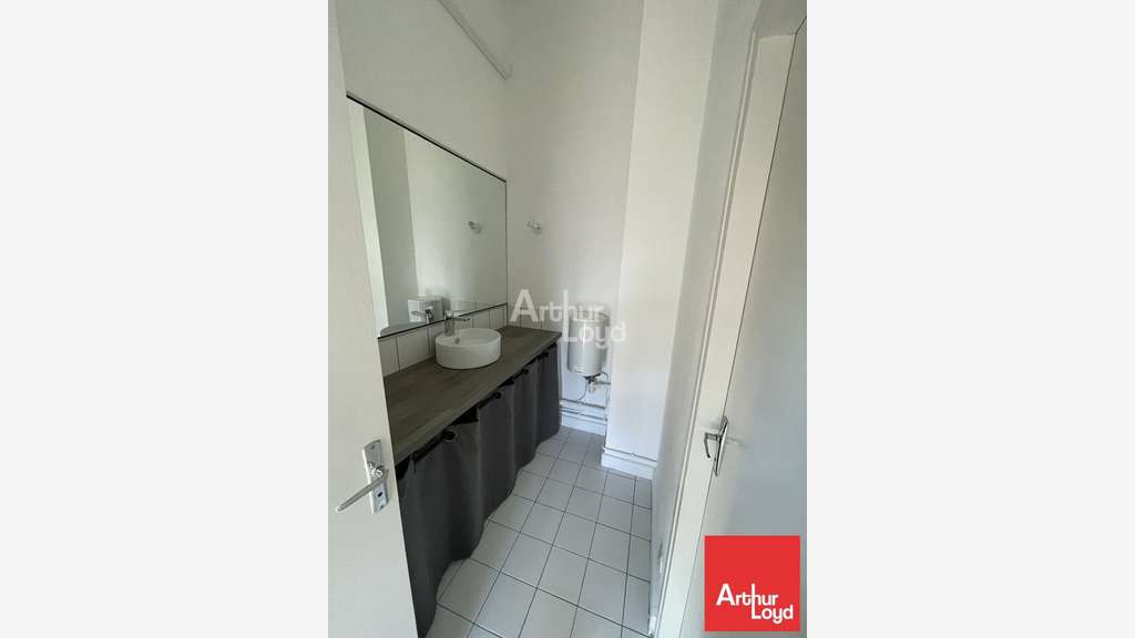 A louer bureaux de 109m² à Niort av de Paris