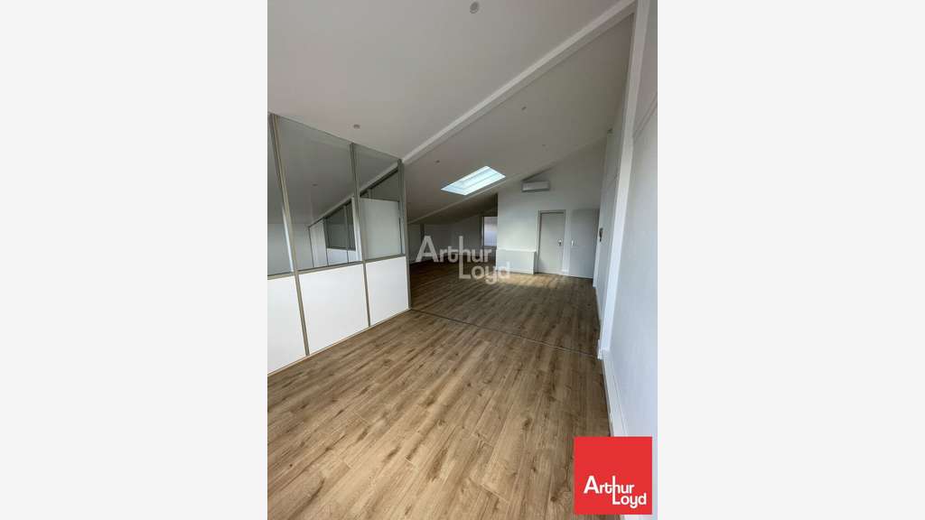 A louer bureaux de 109m² à Niort av de Paris