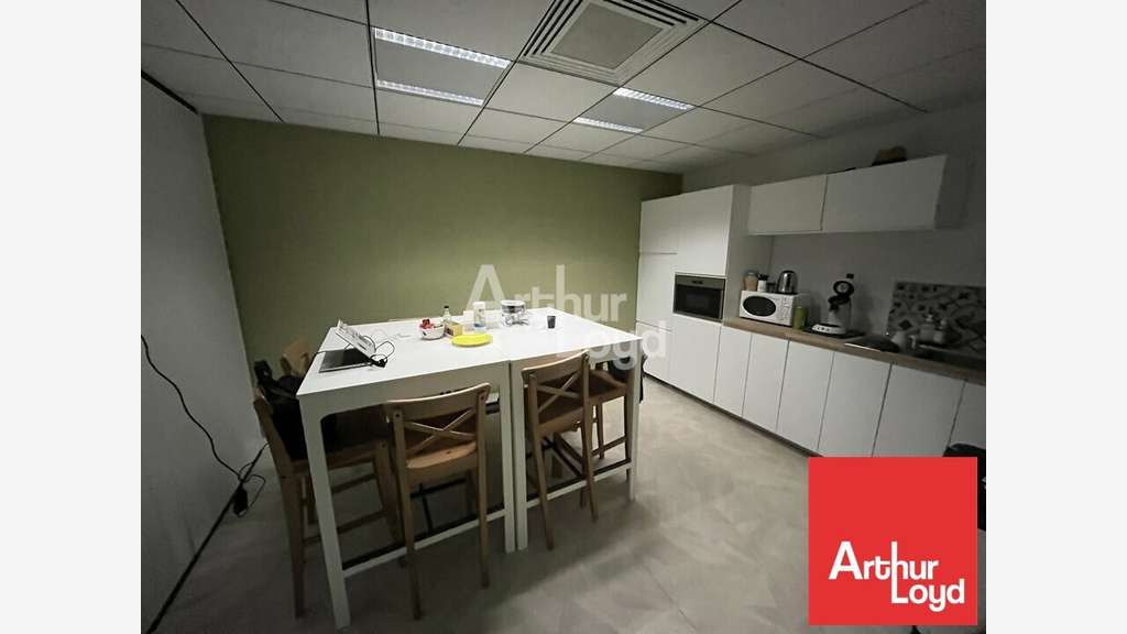 A louer bureaux de 235m² à Niort av de la Rochelle