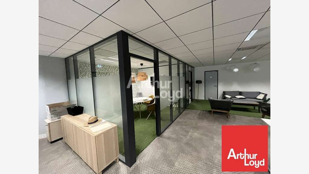 A louer bureaux de 235m² à Niort av de la Rochelle